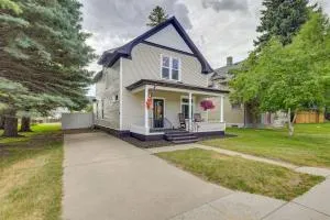 Stunning Red Lodge House with Hot Tub Walk to Town - 库克市