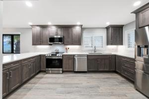 Direct Oceanfront Corner Condo, No-Drive New Smyrna Beach, Large Southern Facing Balcony