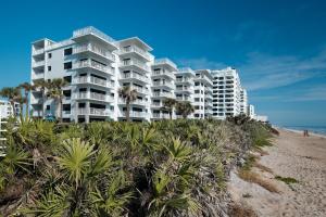 Direct Oceanfront Corner Condo, No-Drive New Smyrna Beach, Large Southern Facing Balcony