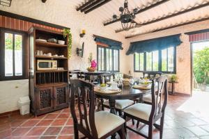 Cabaña de descanso con piscina-San Sebastian House