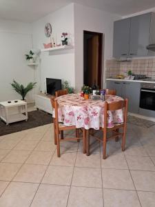 Cozy-family apartment (5-10 min from main market)