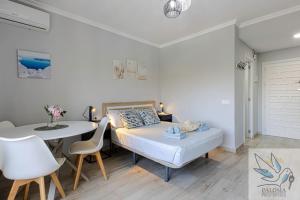 Fantastic Benal Beach Studio with Water Park