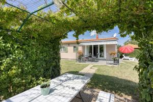 Family Friendly House Kacana - Happy Rentals