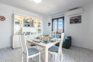 Happy Grey House - Happy Rentals img7