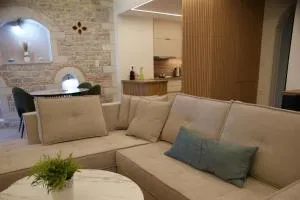 Thelea Mani - Bríkion