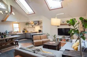 Cheerful 3-bedroom cabin with mountain view - Maplecrest