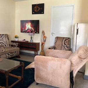 Diggz - Private Townhouse, Garden Views near Junction Mall