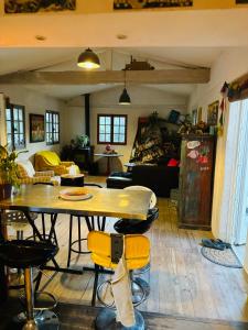 Appartements maison entiere entree foret Ste Baume : photos des chambres