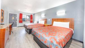 Queen Room with Two Queen Beds Smoking room in Hondo Executive Inn