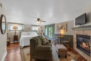 The Foxglove Inn - Two Rivers