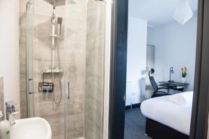 Stylish Home, hosted by ESONGRACE Stays, Stoke-on-Trent - Perfect for Families - Contractors - Holiday makers - Emergency Housing - Professionals, Relocators