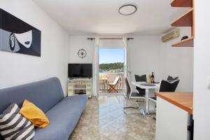 One-Bedroom Apartment with Balcony and Sea View room in Apartments by the sea Tisno Murter - 812