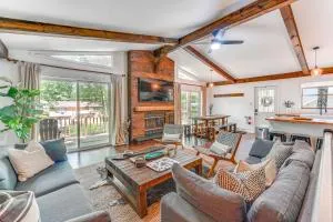 Private Hot Tub Tree-Lined Poconos Home! - Pocono Summit Estates