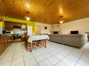 Maisons de vacances Maison de plain-pied renovee en 2018 avec jardin privatif, calme, nature et activites a Saint-Julien - FR-1-582-265 : photos des chambres