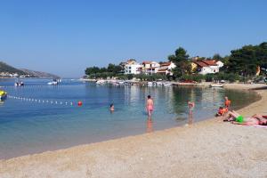 Apartments with parking space Grebastica, Sibenik - 23339