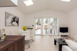 Apartments with a parking space Zadar - 23459