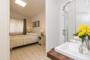 Apartments with a parking space Zadar - 23459