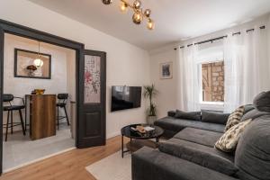 L & M Apartment - Perfect Old Town Location Two Bedroom House