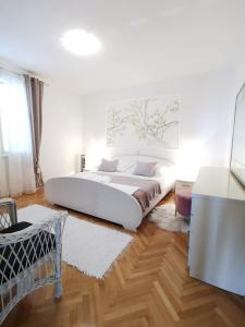 Apartments and rooms with parking space Makarska - 6767