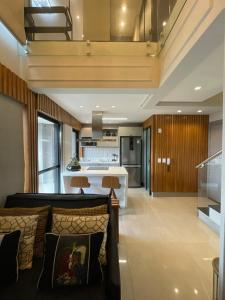 Luxury Duplex Jacuzzi Privada e Móveis Assinados