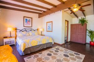 Dmytri's Original La Fonda Restaurant & Hotel