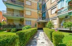 2 Bedroom Beautiful Apartment In Cavi Di Lavagna