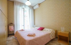 2 Bedroom Beautiful Apartment In Cavi Di Lavagna