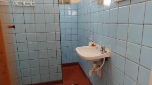 Casa com varanda, 2 quartos, wi-fi, próximo ao centro da cidade