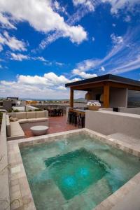 Exclusive Luxury Home with Rooftop Jacuzzi