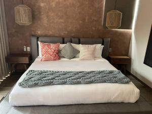 Exclusive Luxury Home with Rooftop Jacuzzi