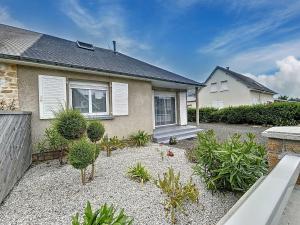 Maisons de vacances Maison renovee 3 chambres, proche mer, jardinet equipe, centre-ville - FR-1-361-464 : photos des chambres