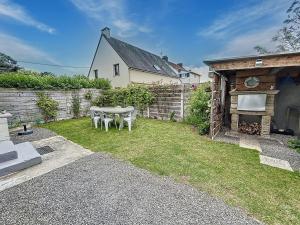 Maisons de vacances Maison renovee 3 chambres, proche mer, jardinet equipe, centre-ville - FR-1-361-464 : Maison de Vacances