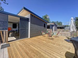 Chalets Chalet 6 Pers. a Jullouville - Piscine Chauffee, Proche Plage et Commerces - FR-1-361-541 : photos des chambres