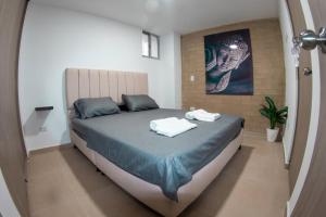 Mirador del Laureles, AC, Piscina, Parqueadero 701