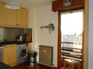 Appartement 2P lumineux pour 4 pers, balcon sud, à 350m des commerces et télécabines, parking inclus - FR-1-802-2