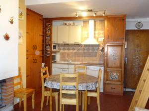 Les Gets : Duplex lumineux 2 pièces, ski-inout, à 250m du centre, pour 68 personnes - FR-1-802-63