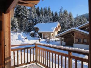 Chalet familial aux Gets, 8 pers, 150m des pistes, 4 chambres, 4 SDB, terrasse sud, proche lac - FR-1-802-71