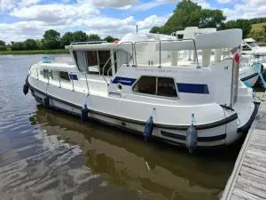Péniche de charme à Chenillé-Champteussé: 2 cabines doubles, kitchenette, vue sur la base از jiné - API-1-46-11 - 贡捷堡