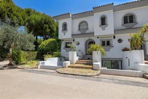 Marbella, Close to the Beach, Shared Pool, 5 Bedrooms