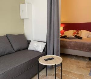 Hotels Logis Hotel Restaurant Le Domaine de la Regaliere : photos des chambres