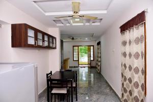 SHALOM RESIDENCE - 2BHK-AC Service Apartments, Premium amenities, Kitchen with Stovetop, WiFi