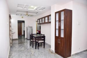 SHALOM RESIDENCE - 2BHK-AC Service Apartments, Premium amenities, Kitchen with Stovetop, WiFi