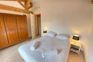 06CB Pretty country house for 8