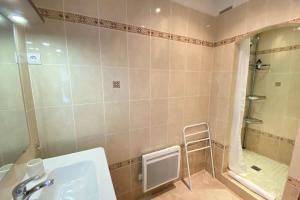 06CB Pretty country house for 8