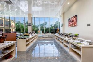 Grand Valonia Hotel Cafe & Park Jember