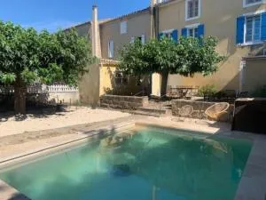 L'Ostal de Terralha avec piscine au centre du village - Meynes