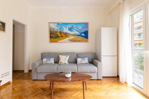 Thrive apt 100metre to Acropolis