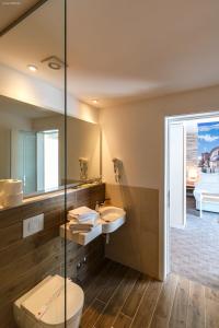 Double or Twin Room with Balcony room in Hotel Nar