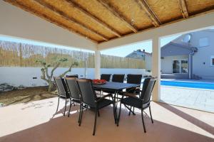 Holiday home Fjaka with swimming pool