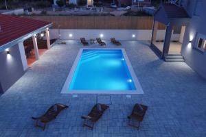 Holiday home Fjaka with swimming pool